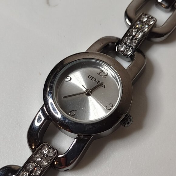 7.5 Inch Geneva Metal Chain Link Watch - Picture 2 of 11